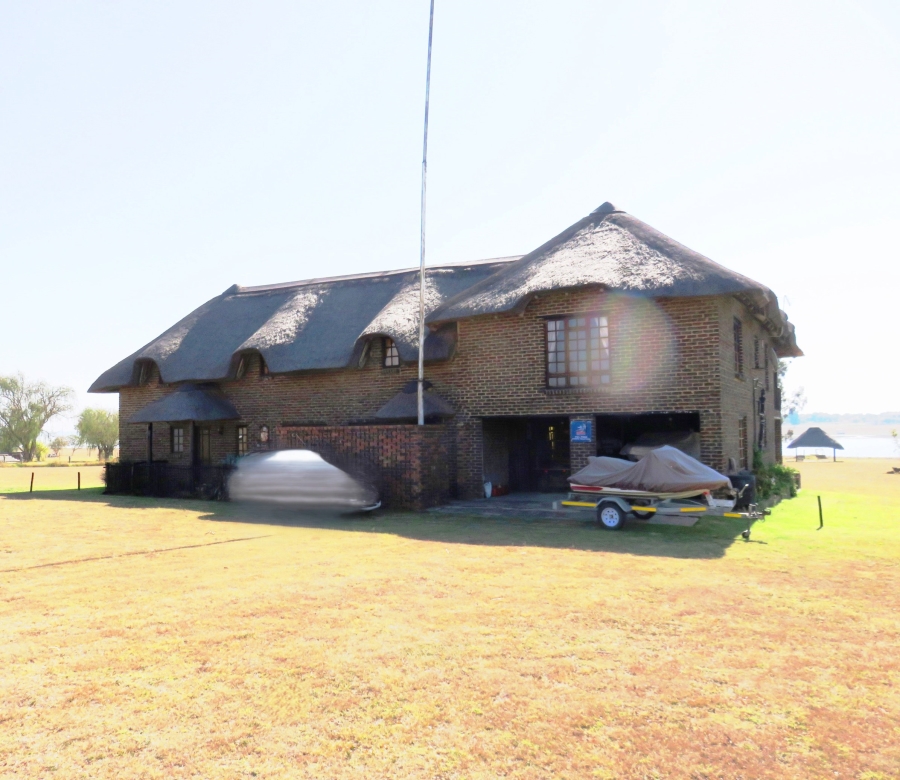 5 Bedroom Property for Sale in Oranjeville Free State